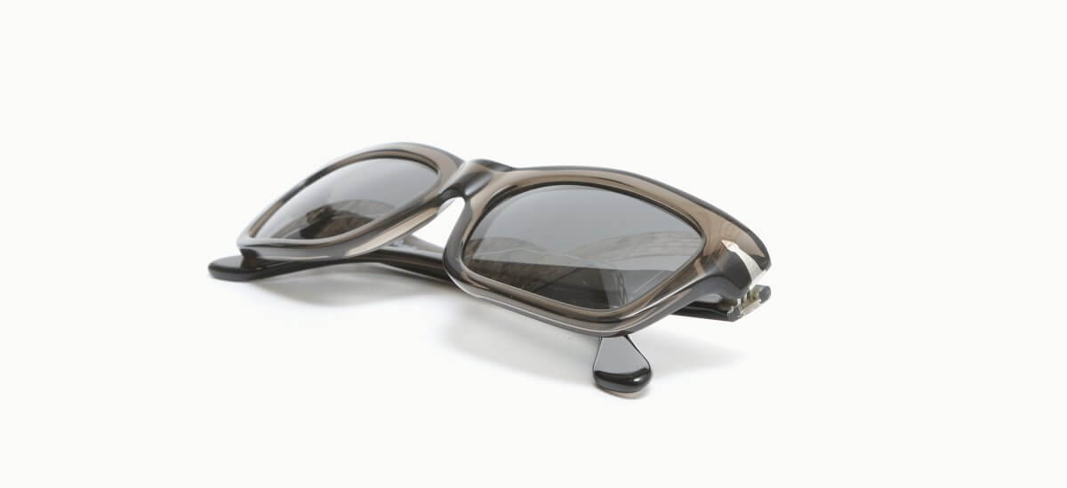 22.0001516 Persol 3301-S 110348 5419 257,00 €-3