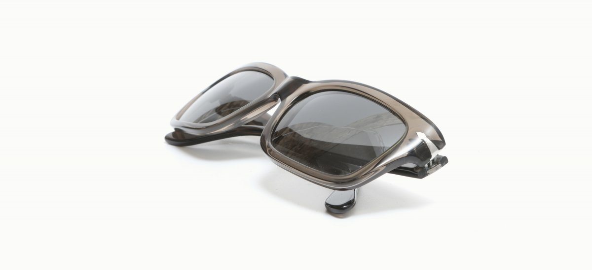 22.0001702 Persol 3301-S 110348 5719 257,00 €-3
