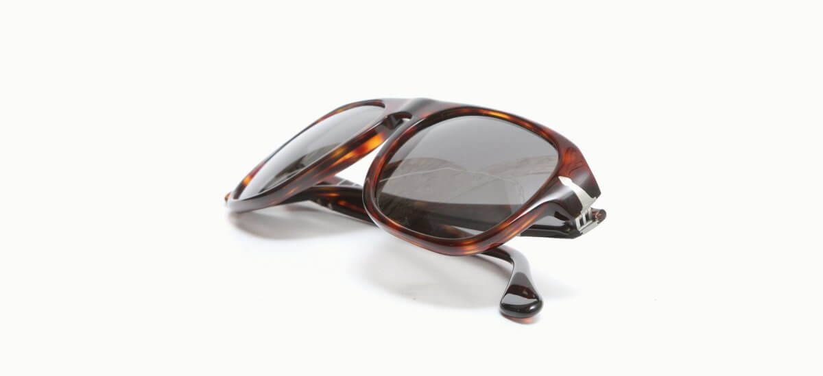 23.0000566 Persol 3310-S 24B1 5418 247,00 €-3