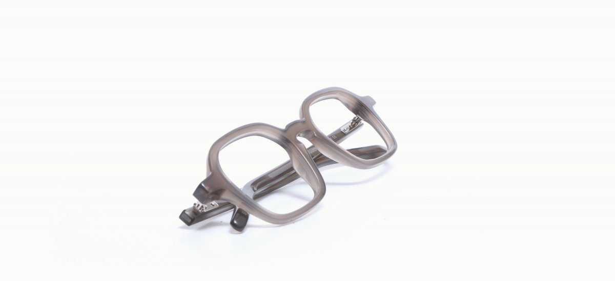 26085123 OM Frank 2105 4823 367,00 €-3