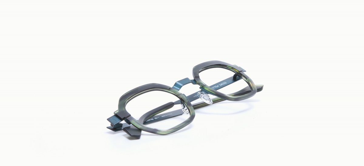 26105023 AV Ornette 24C53 4426 437,00 €-3