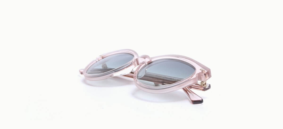 2600023579 AHL Menilmontant DustlightGreen Glitter Gradient 5319 437,00 €-3